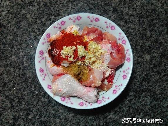 “火狐电竞”
脆皮炸鸡还是酱味炸鸡？小孩子才做选择 我两个都要！(图4)