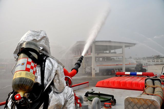 火狐电竞平台-香港90后插画师画笔下的甜品世界,创意十足!太悦目了(图4) 火狐电竞